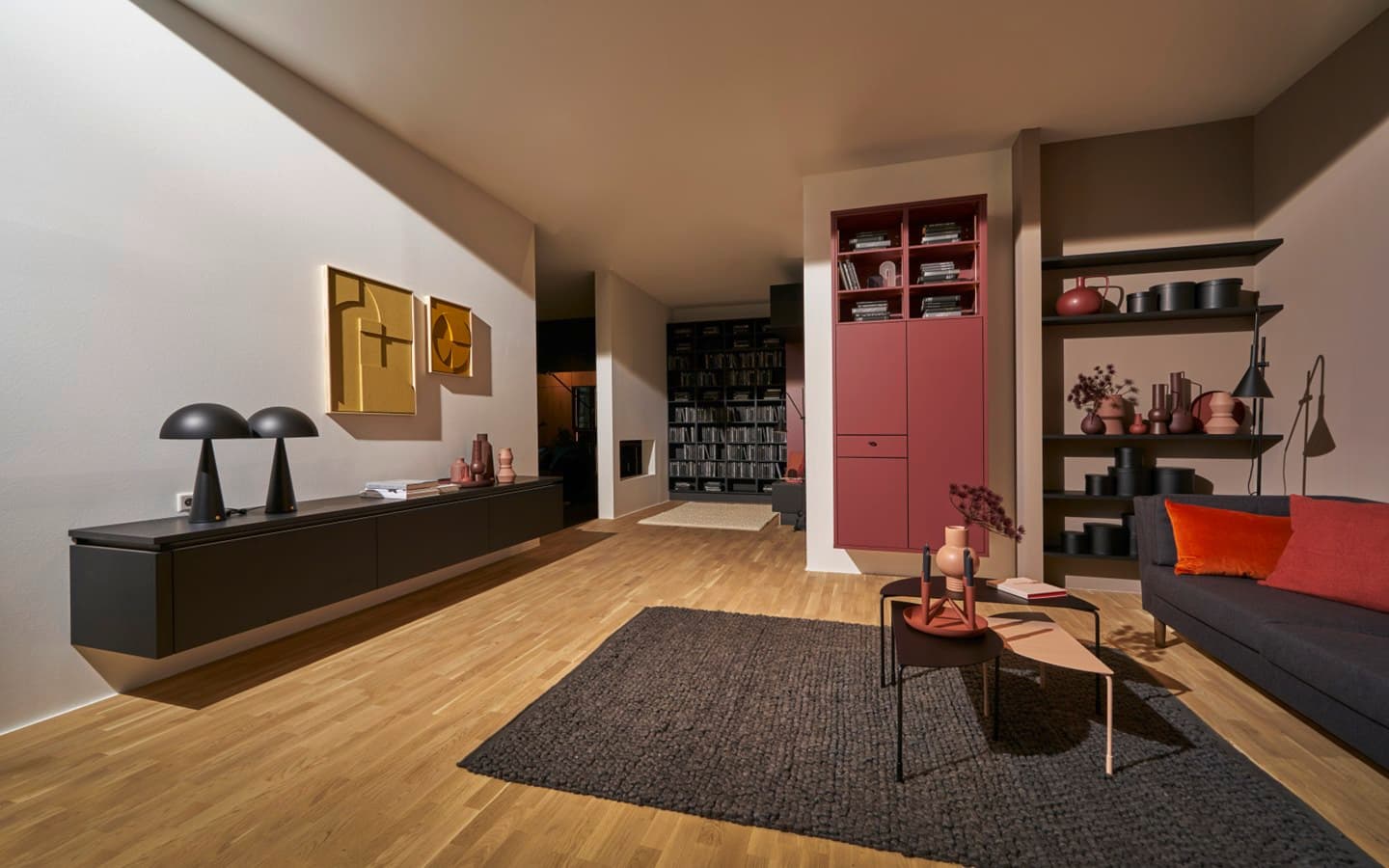 Ein farbliches Zusammenspiel aus Rot und Schwarz