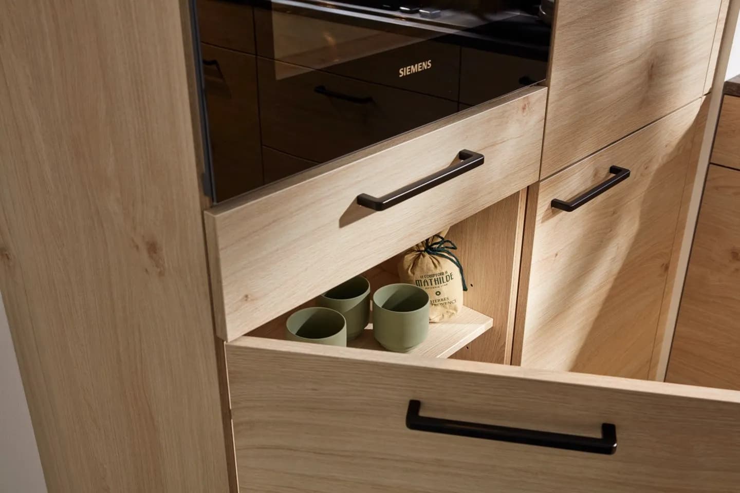 Geräumige Küche in Holz und Stein 6