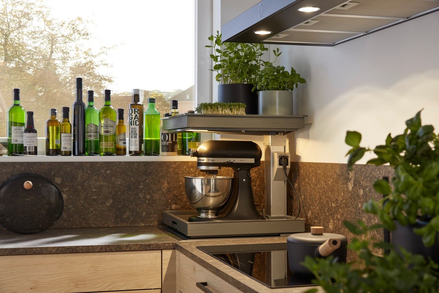 Geräumige Küche in Holz und Stein